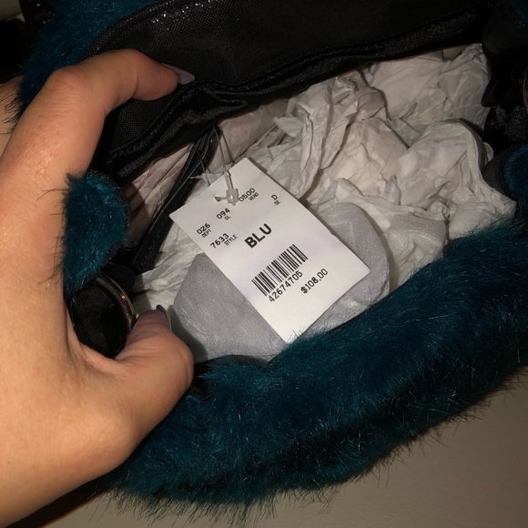 Gorgeous Teal Purse - Picture 5 of 6